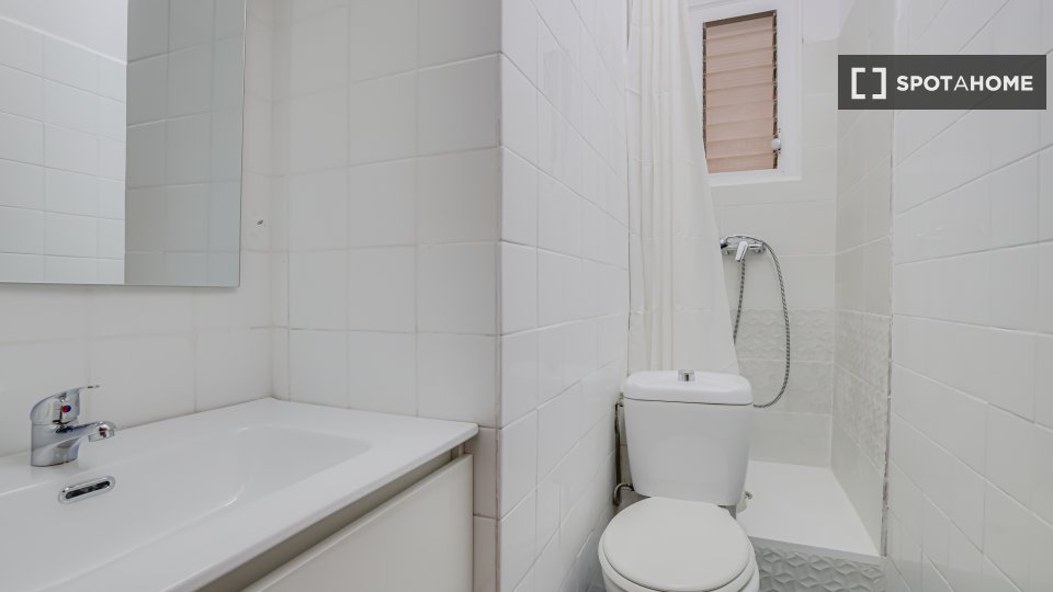 Double room Barcelona, 6 beds, 100m² — photo 11