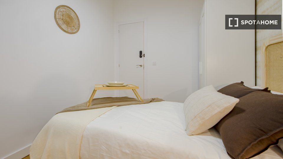 Double room Madrid, 13 beds, 266m² — photo 2