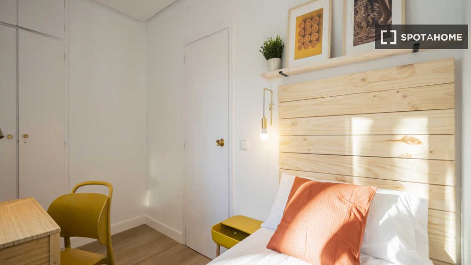 Double room Madrid, 16 beds — photo 48