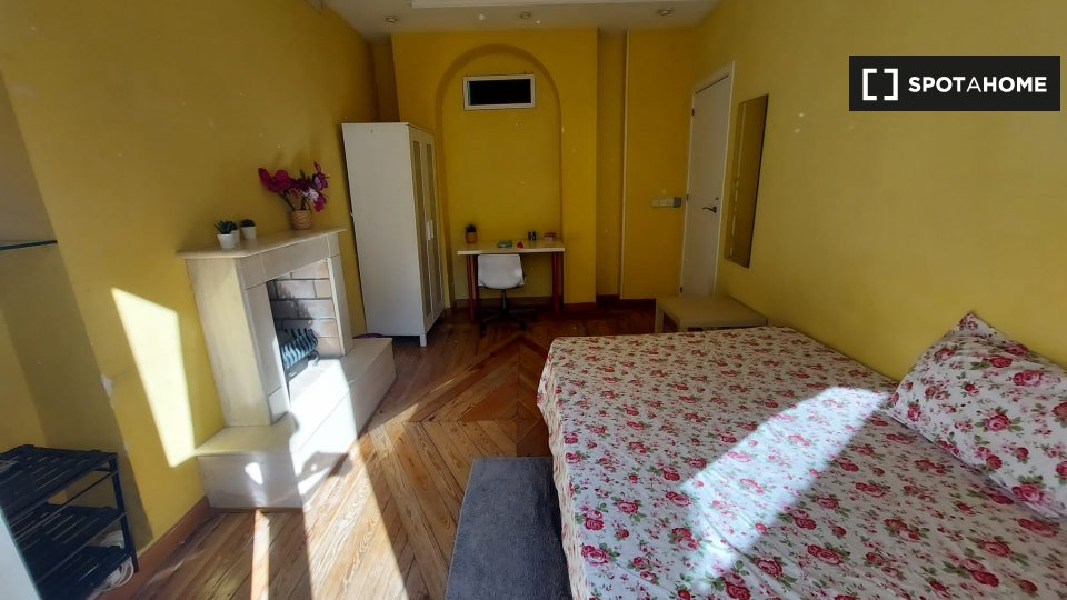 Double room Madrid, 7 beds, 180m² — photo 14
