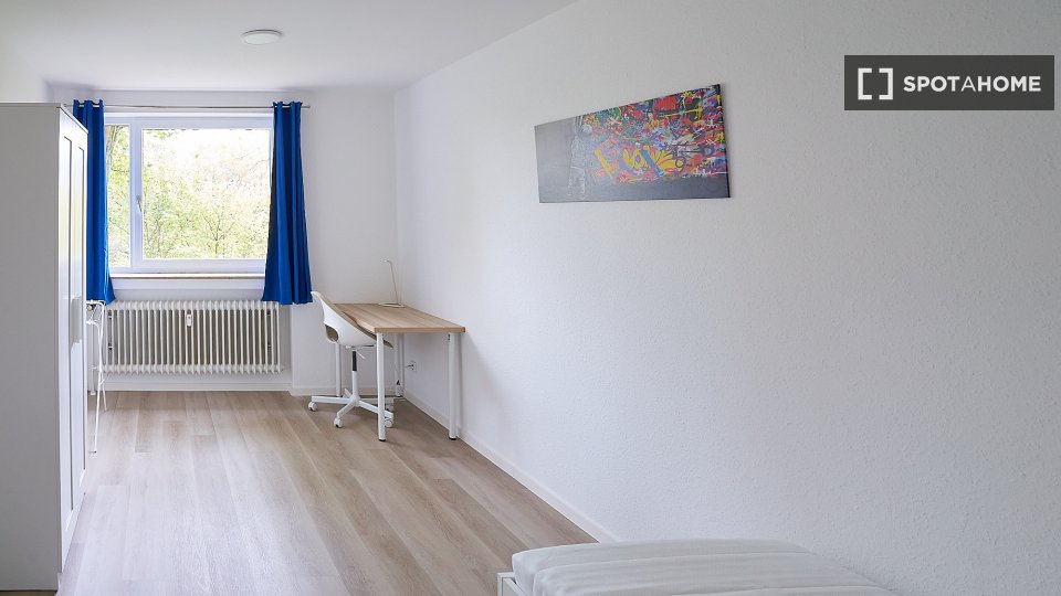 Double room Dusseldorf, 3 beds, 61m² — photo 17