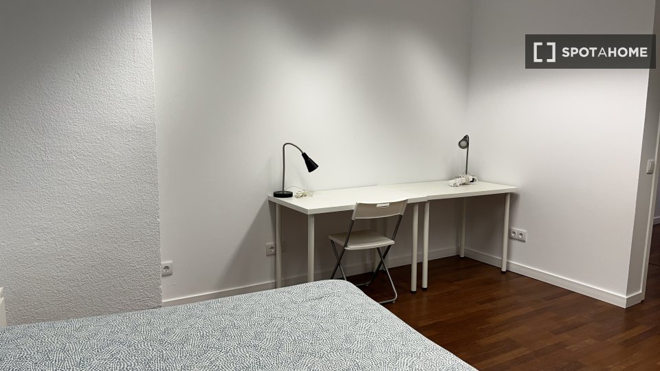 Double room Barcelona, 13 beds, 290m² — photo 7