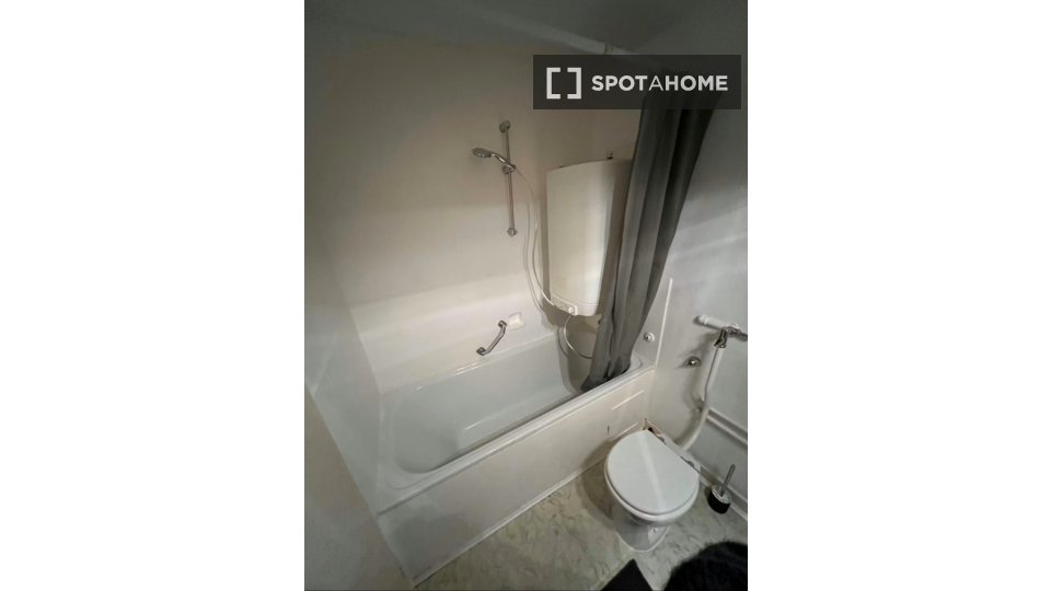 Double room Stuttgart, 3 beds, 80m² — photo 6