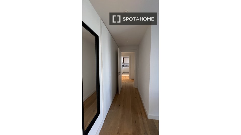 Apartment Lisbon, 2 beds, 108m² — photo 17
