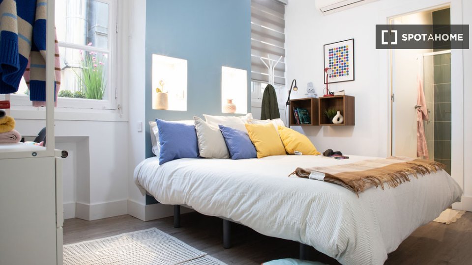 Double room Madrid, 5 beds, 150m² — photo 12