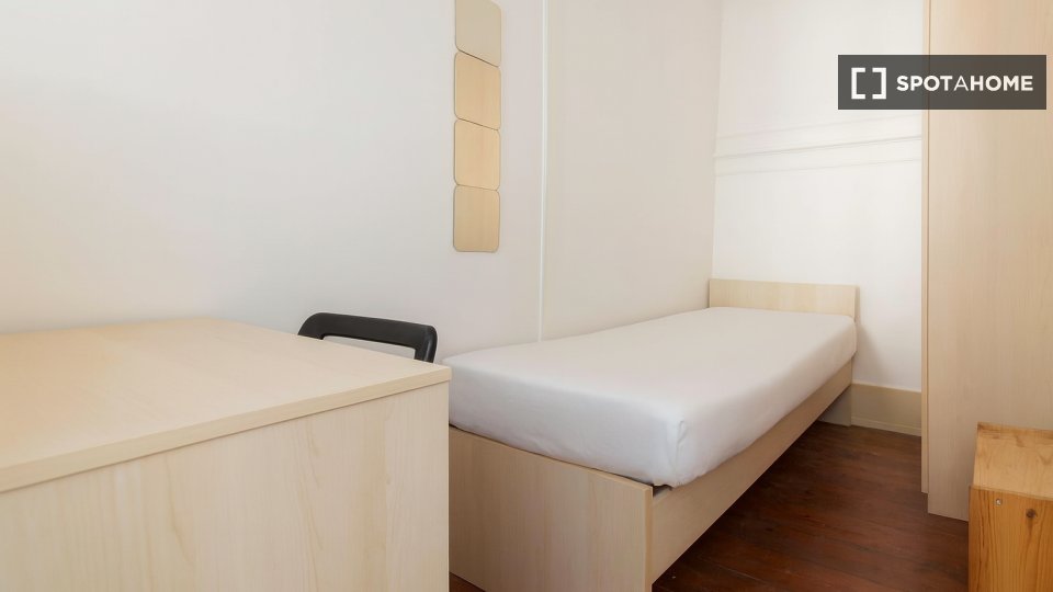 Double room Lisbon, 7 beds — photo 32