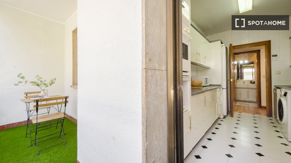 Double room Madrid, 7 beds, 135m² — photo 17