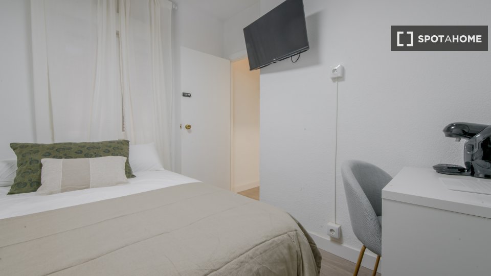 Double room Madrid, 6 beds — photo 14