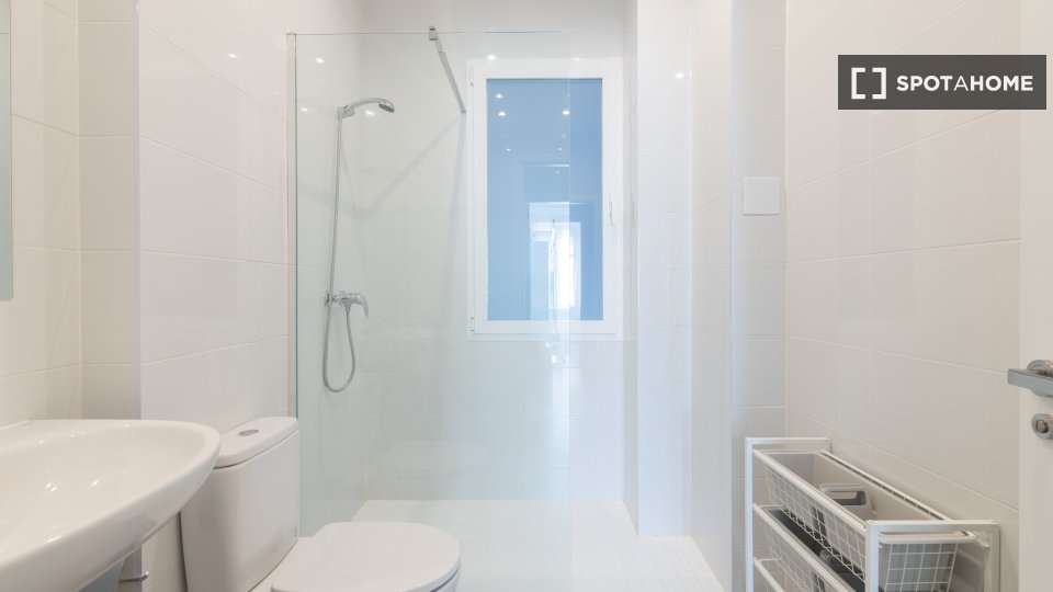 Double room Valencia, 1 bed, 150m² — photo 3