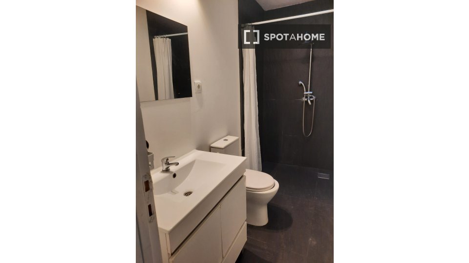 Double room Lisbon, 5 beds — photo 13