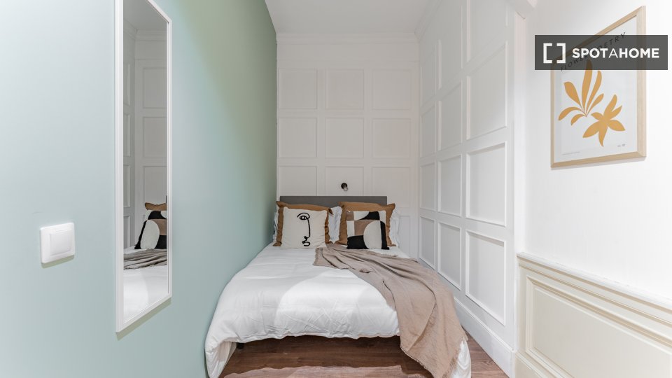 Double room Madrid, 10 beds, 173m² — photo 48