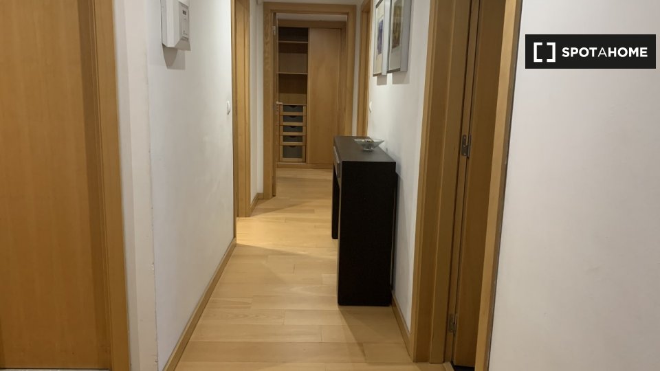 Apartment Lisbon, 2 beds, 110m² — photo 10
