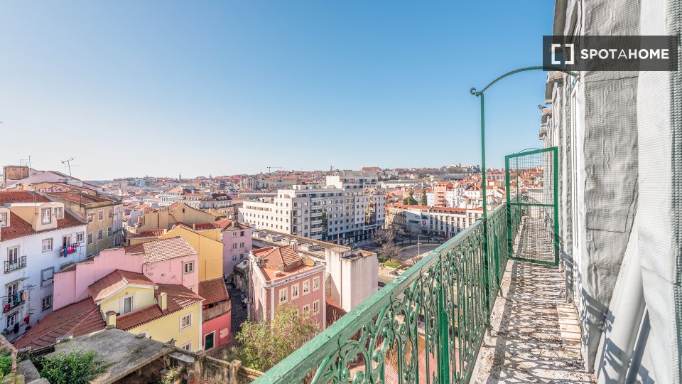 Double room Lisbon, 3 beds, 105m² — photo 12