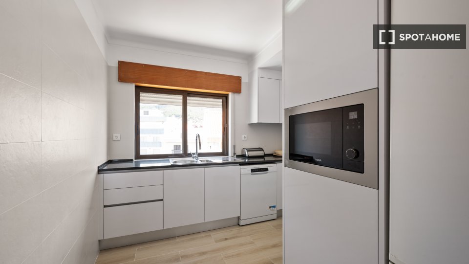 Apartment Lisbon, 2 beds, 70m² — photo 2