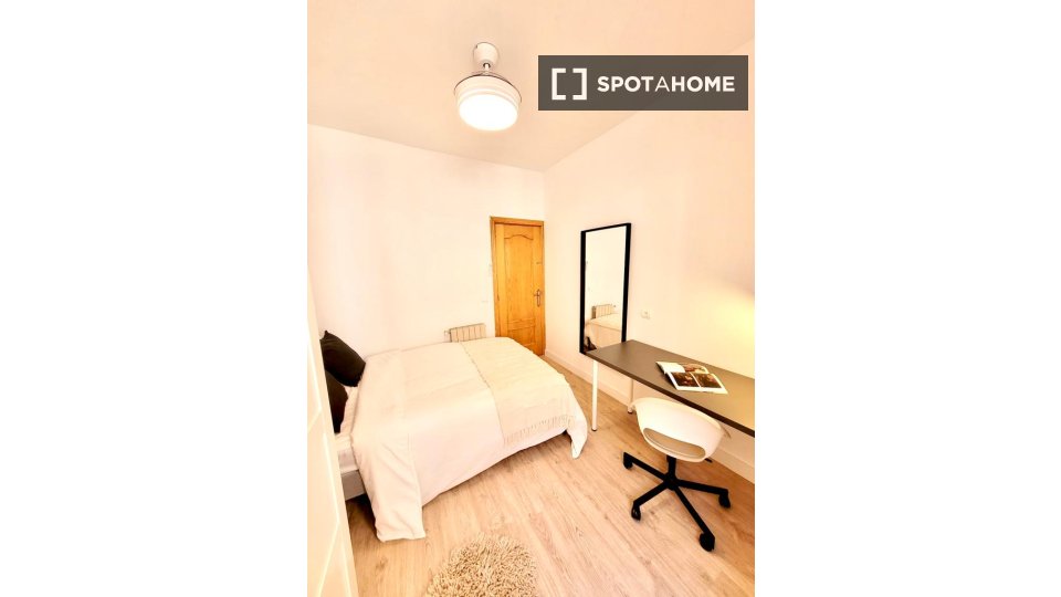 Double room Madrid, 5 beds — photo 5