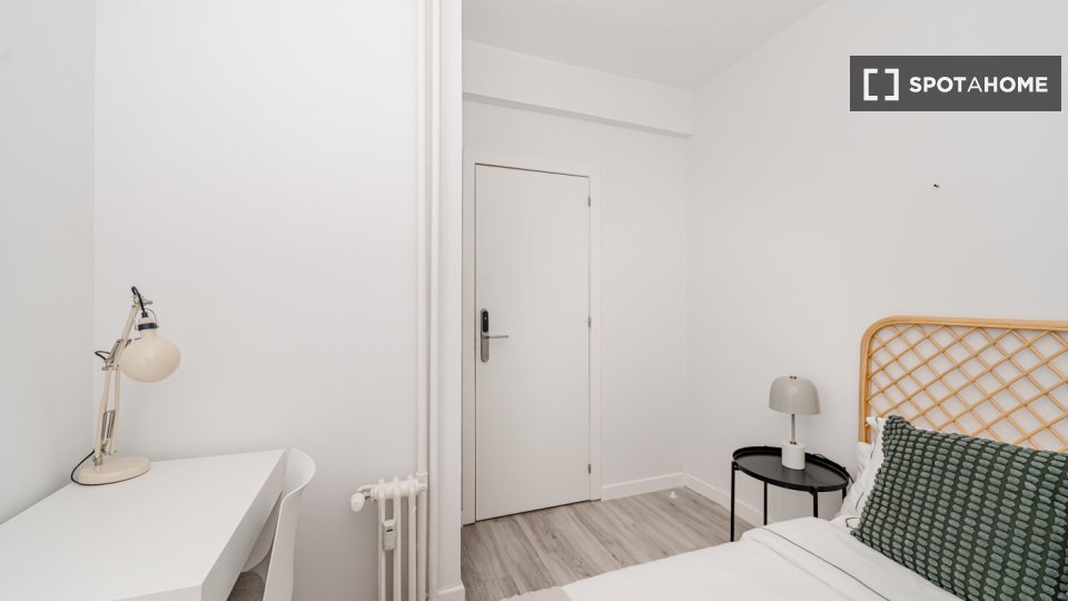 Double room Madrid, 5 beds, 130m² — photo 14