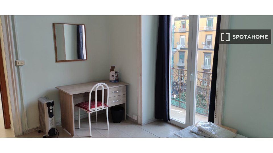 Double room Naples, 5 beds, 120m² — photo 11