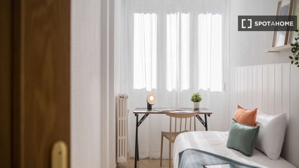 Double room Madrid, 25 beds — photo 16