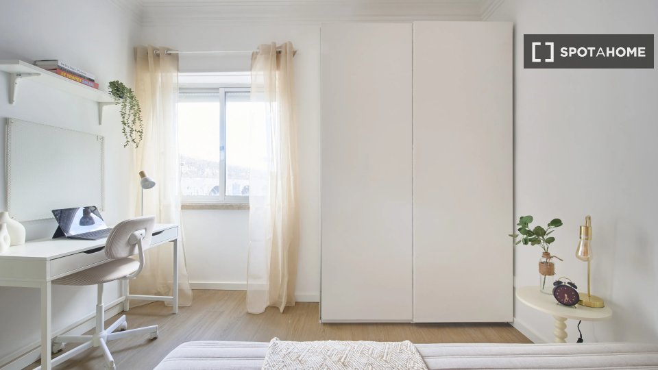 Double room Lisbon, 4 beds — photo 13