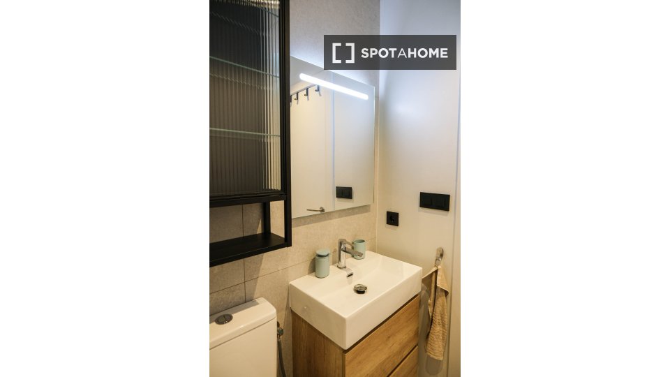 Double room Alicante, 4 beds, 83m² — photo 19