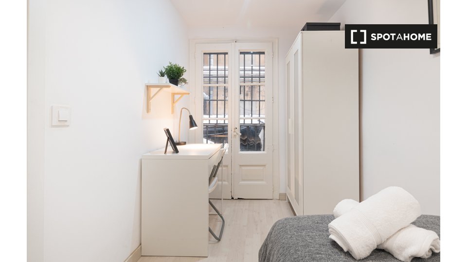 Double room Barcelona, 5 beds, 150m² — photo 2
