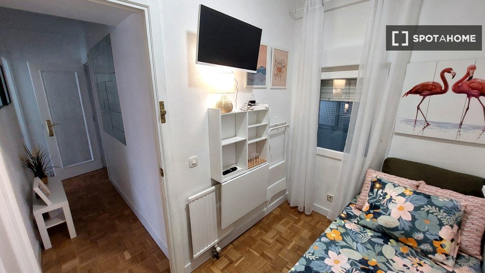 Double room Madrid, 4 beds, 61m² — photo 6