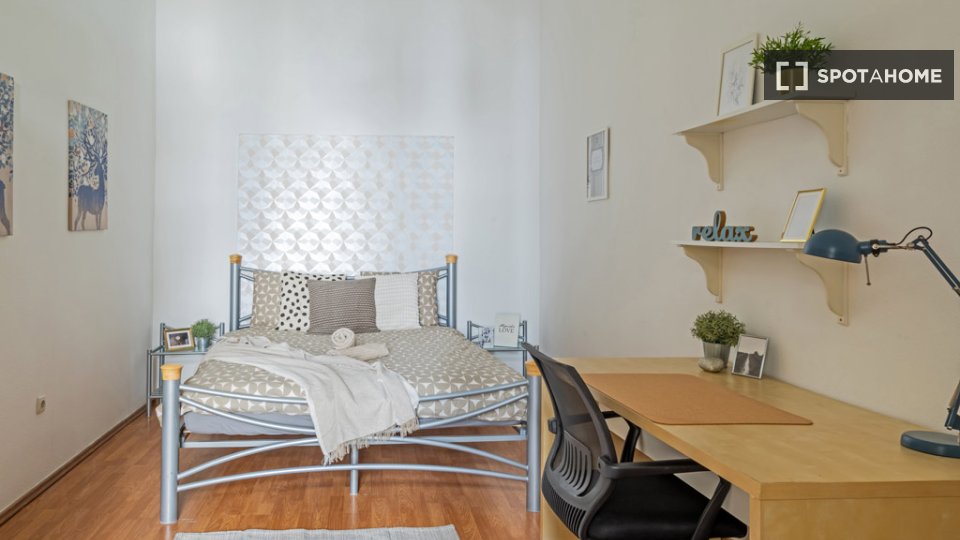 Double room Budapest, 3 beds, 80m² — photo 13