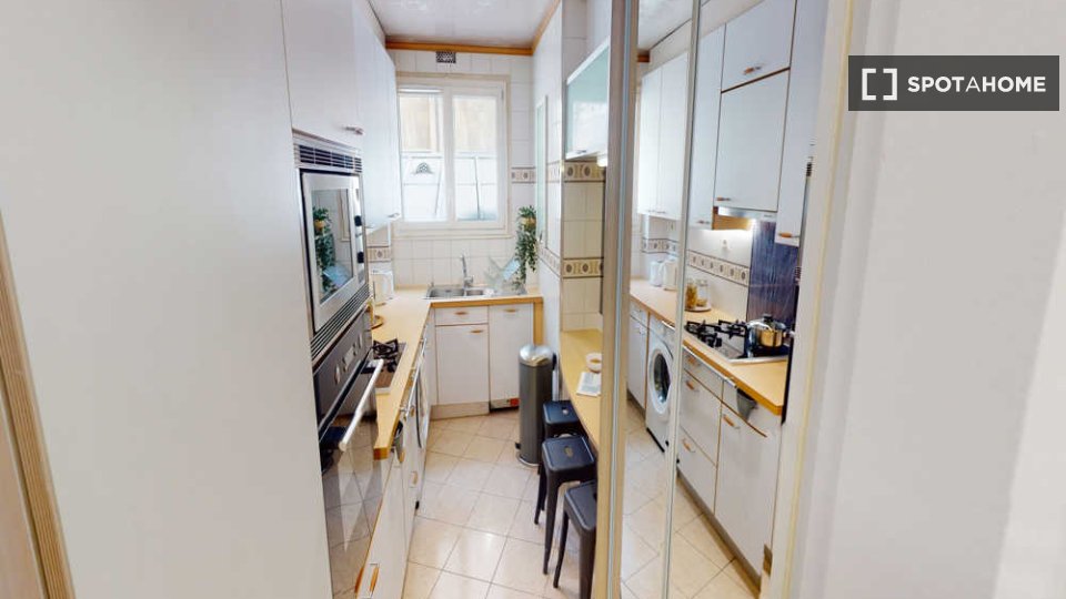 Double room Paris, 3 beds, 60m² — photo 12