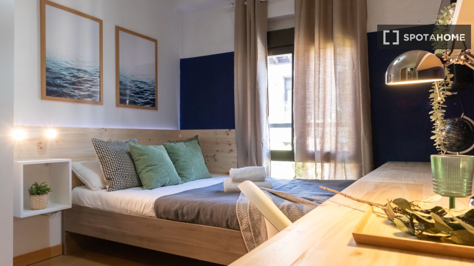 Double room Madrid, 7 beds, 140m² — photo 32