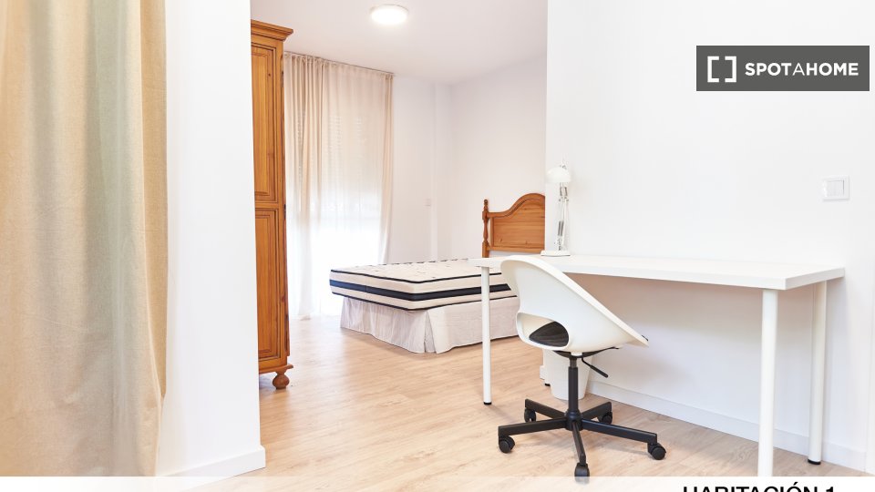 Double room Seville, 5 beds — photo 44