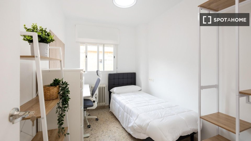 Double room Granada, 5 beds, 150m² — photo 18