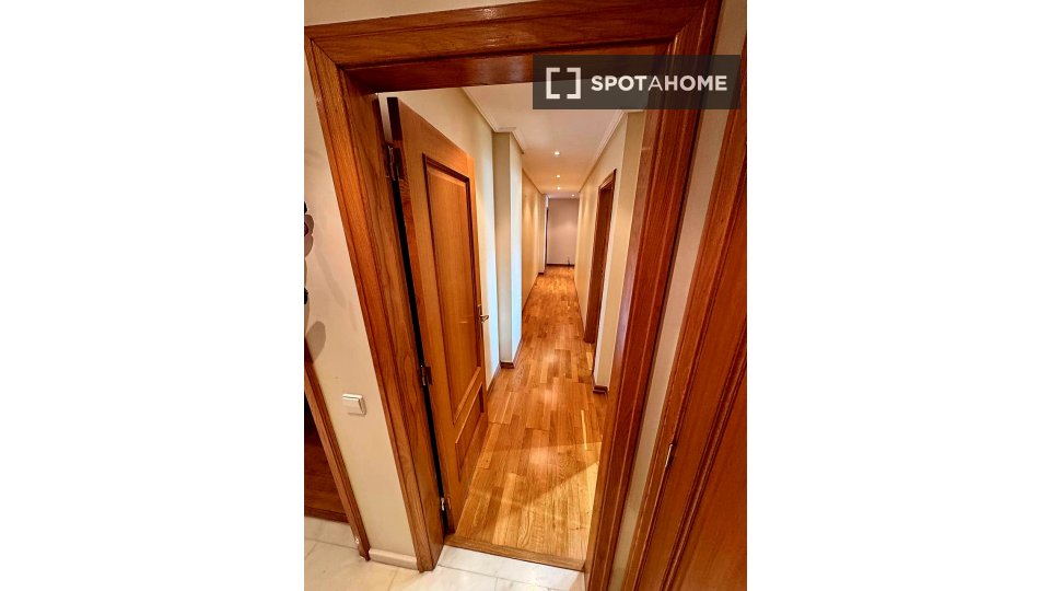 Apartment Lisbon, 4 beds, 177m² — photo 9
