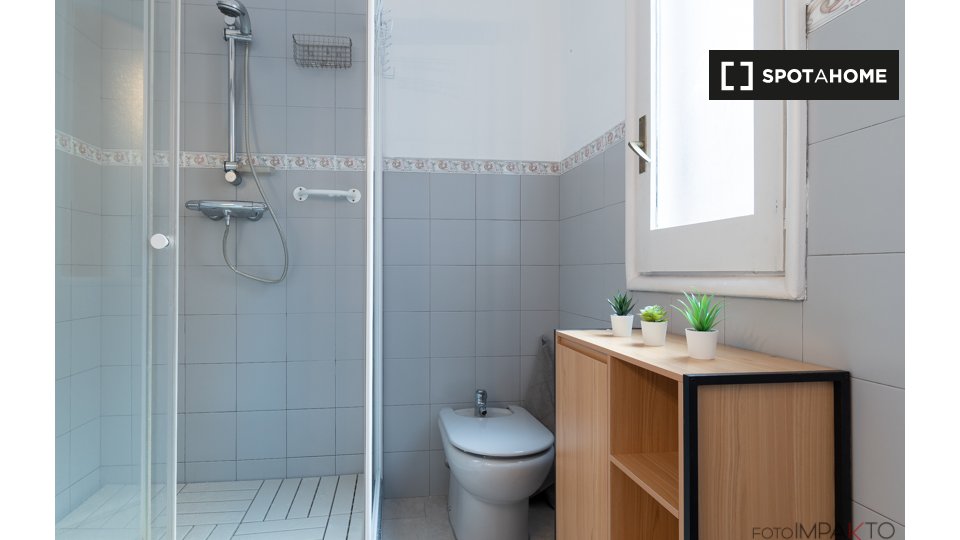 Double room Madrid, 6 beds, 207m² — photo 3