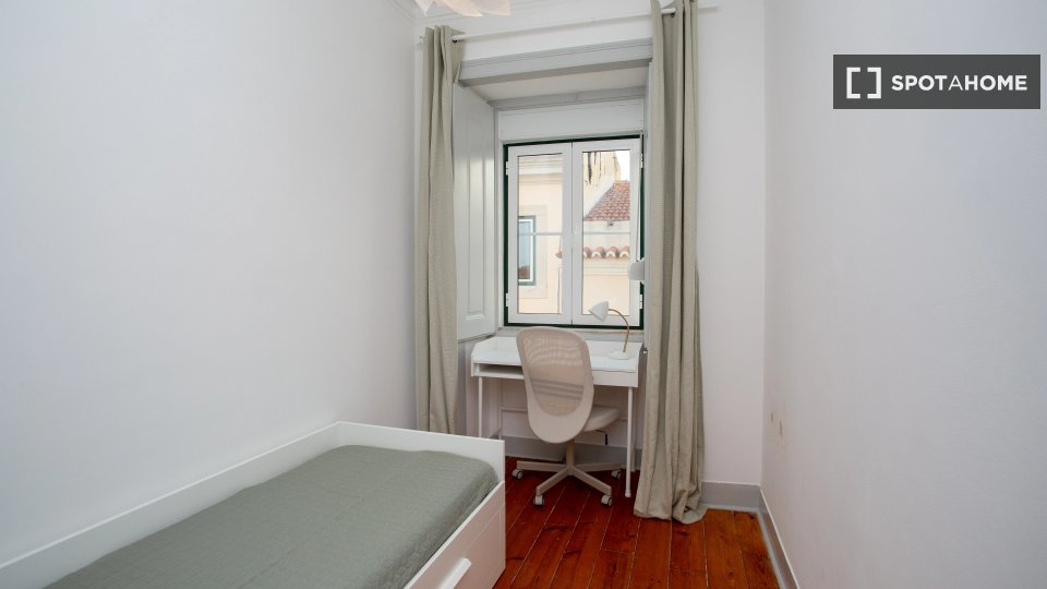 Double room Lisbon, 6 beds — photo 10