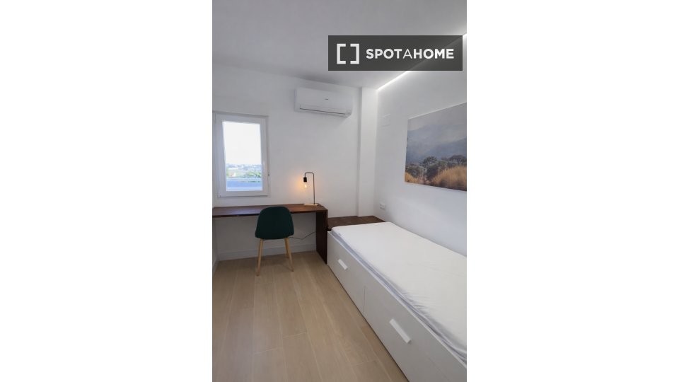 Double room Valencia, 4 beds, 80m² — photo 8