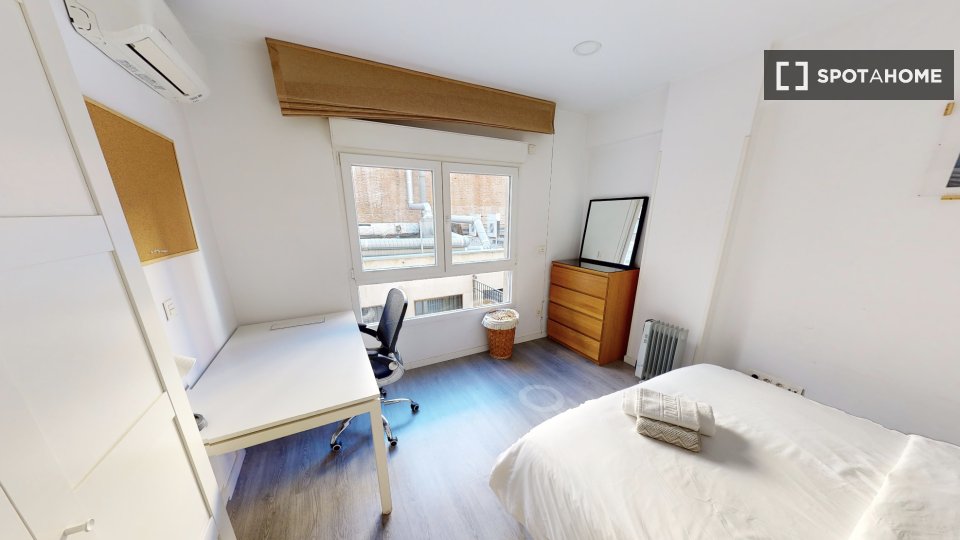 Double room Madrid, 5 beds, 150m² — photo 20
