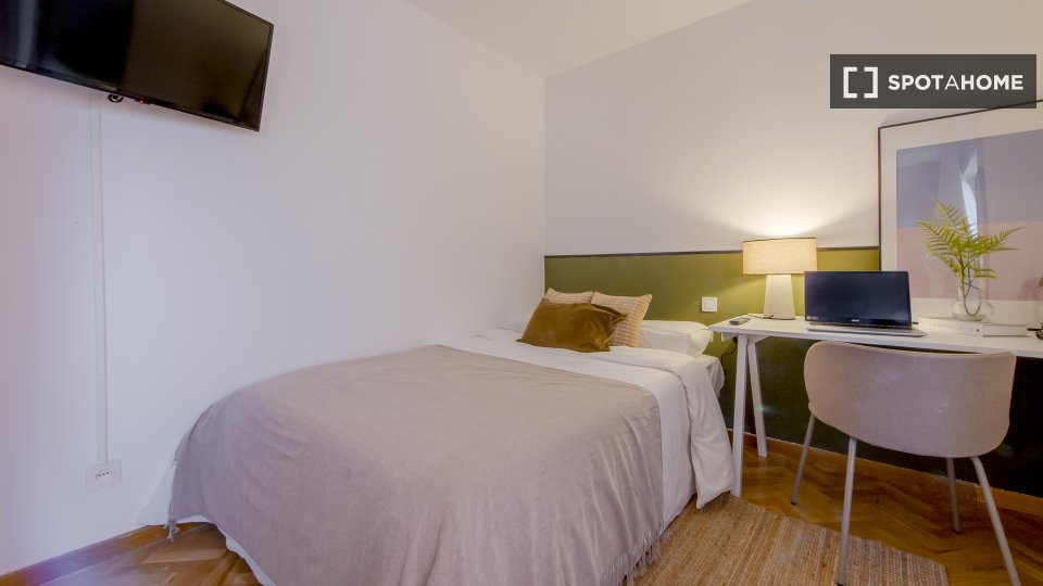 Double room Madrid, 6 beds, 150m² — photo 10
