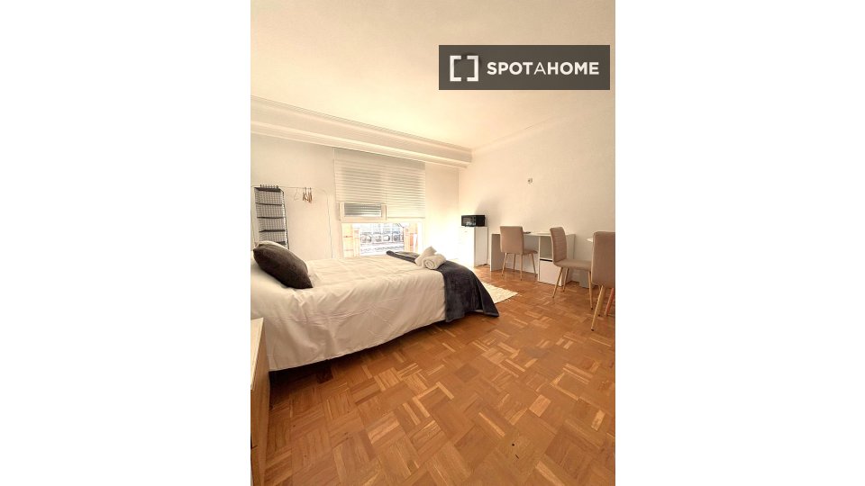 Double room Madrid, 8 beds, 160m² — photo 43