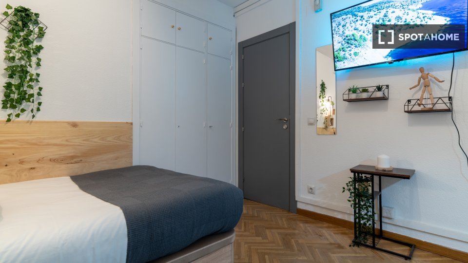 Double room Madrid, 7 beds, 160m² — photo 5