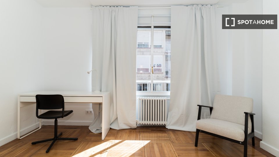 Double room Madrid, 10 beds, 380m² — photo 13