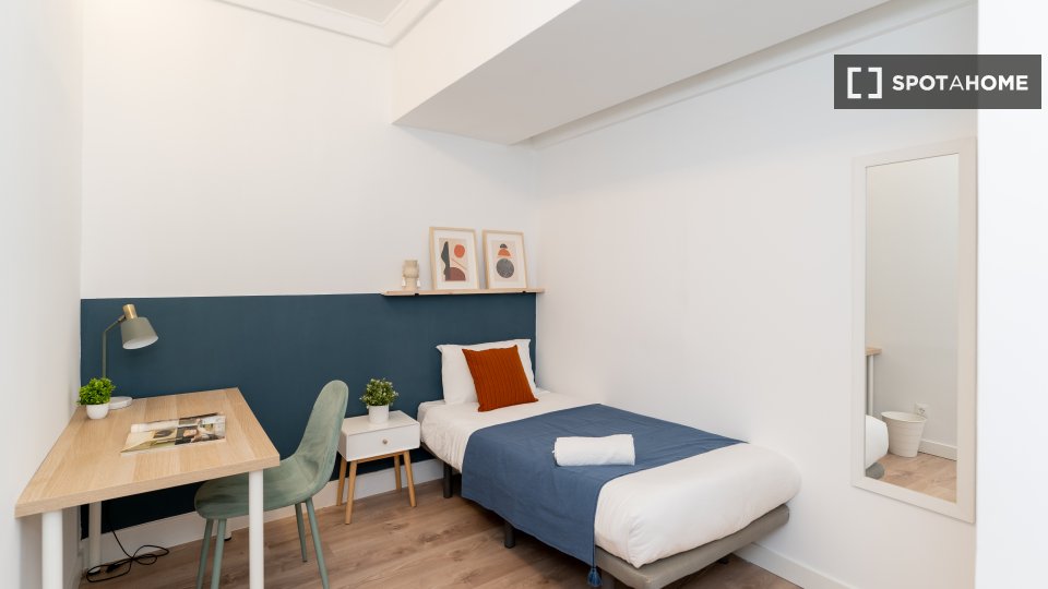 Double room Madrid, 5 beds — photo 7