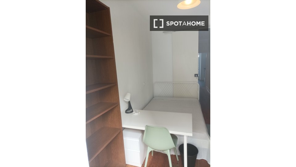 Double room Lisbon, 2 beds — photo 24