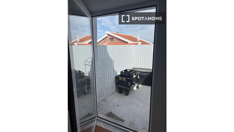 Apartment Lisbon, 2 beds, 90m² — photo 14