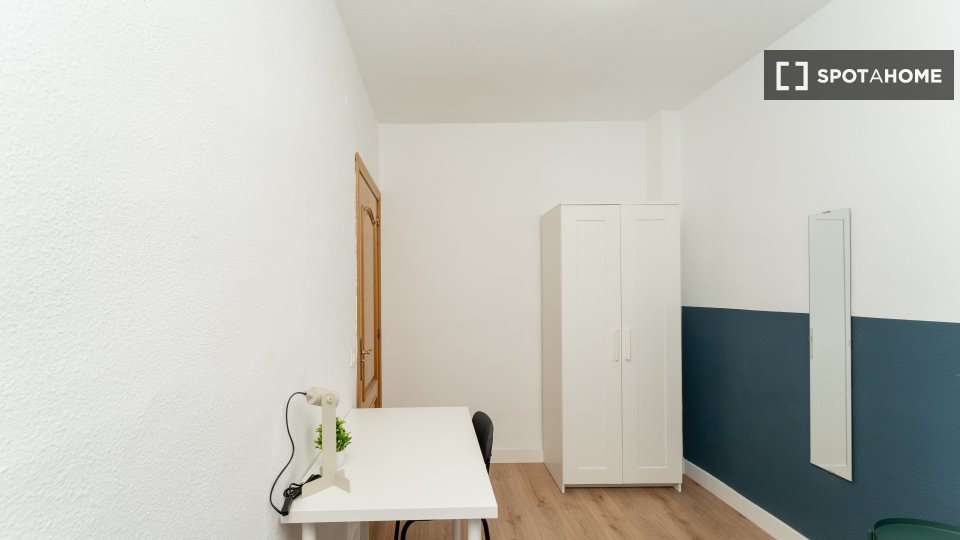 Double room Madrid, 5 beds — photo 3