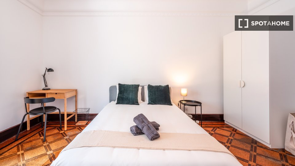 Double room Lisbon, 6 beds, 158m² — photo 3