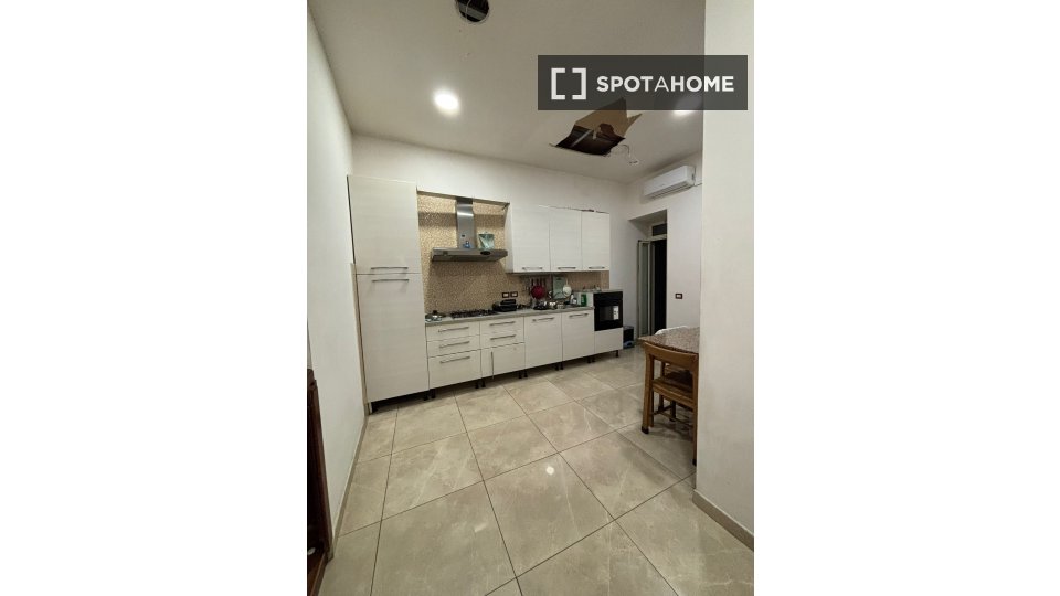 Double room Naples, 2 beds — photo 17