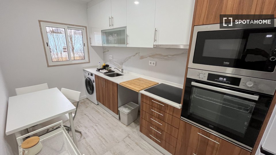 Double room Lisbon, 3 beds, 70m² — photo 14