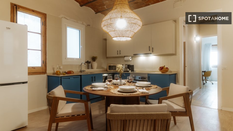 Double room Barcelona, 3 beds, 90m² — photo 11