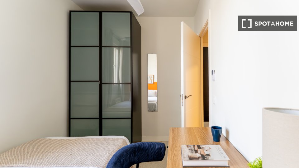 Double room Madrid, 3 beds — photo 13