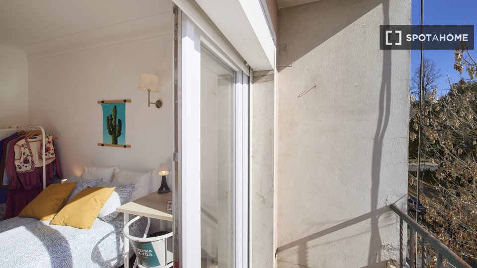 Double room Lisbon, 5 beds — photo 4